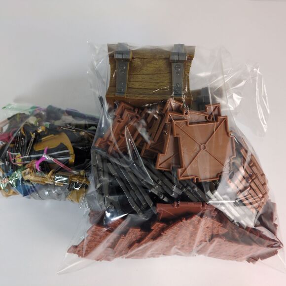 FORTNITE 120pc Turbo Builder Set 9 Figures 91 Building Plate 18 Weapons 2 Chests - Picture 8 of 8